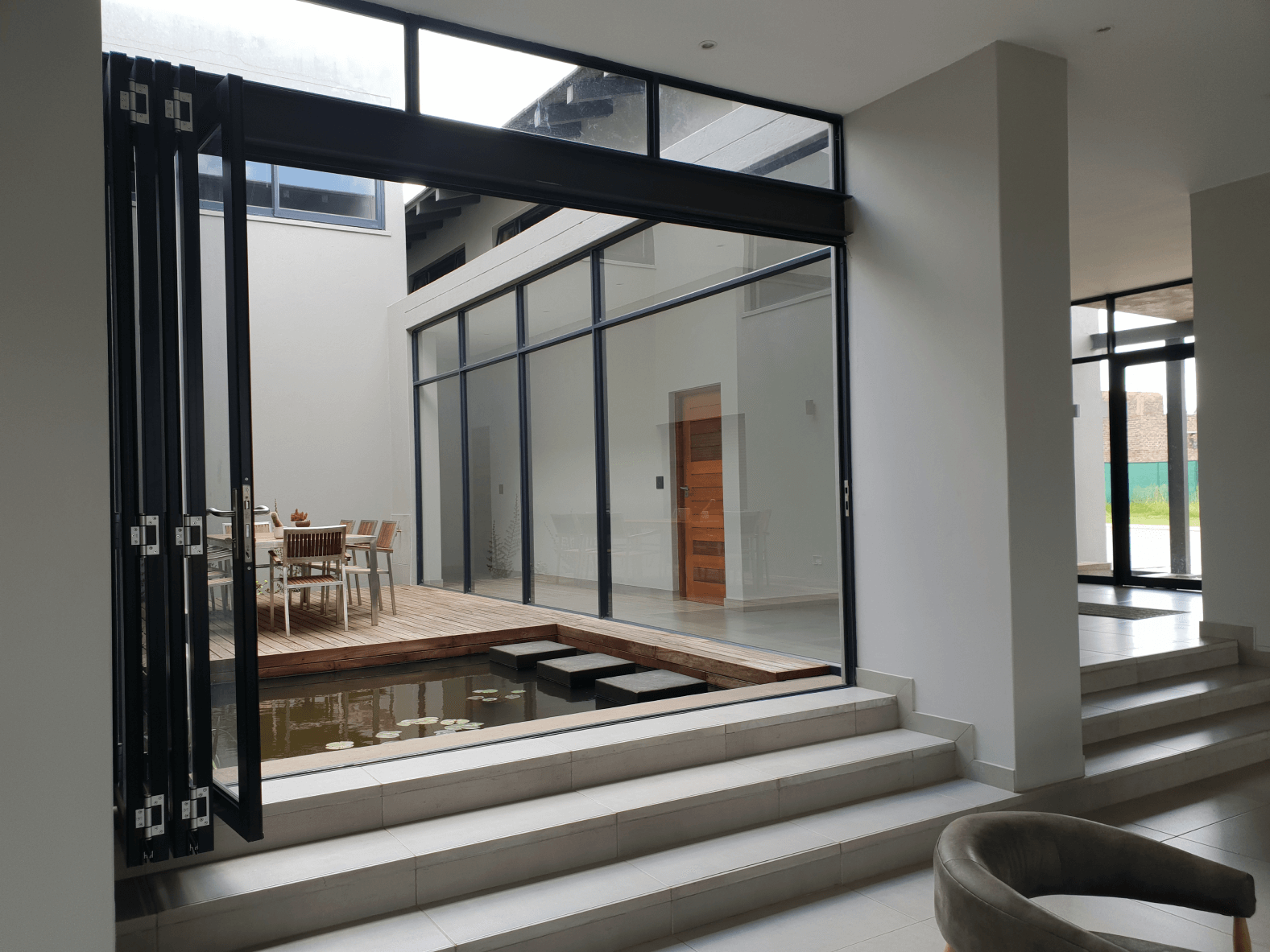 Glass and aluminum door leading to outdoor courtyard - alufox